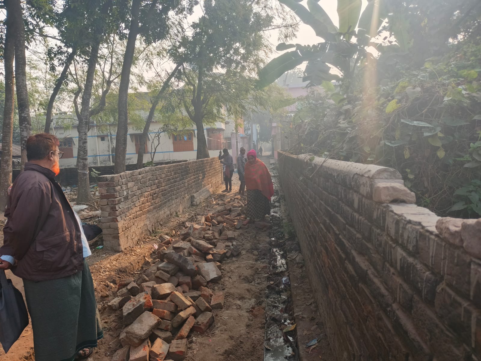 আলমডাঙ্গা পৌরসভার নিম্নআয় এলাকা চলমান কাজের স্থীরচিত্র